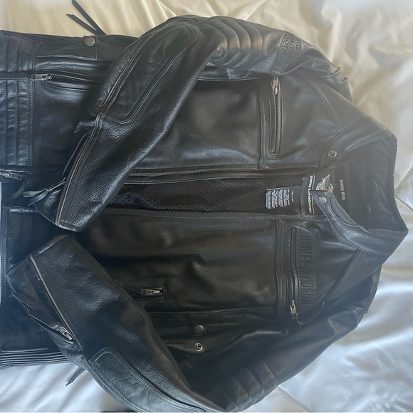 Harley Davidson Black leather jacket - Picture 5 of 7